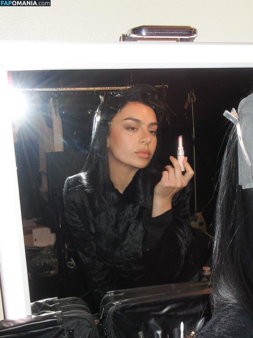 Charli XCX / charli_xcx / charlignarly / charlixcx / https: Nudo OnlyFans  Foto trapelata #1293