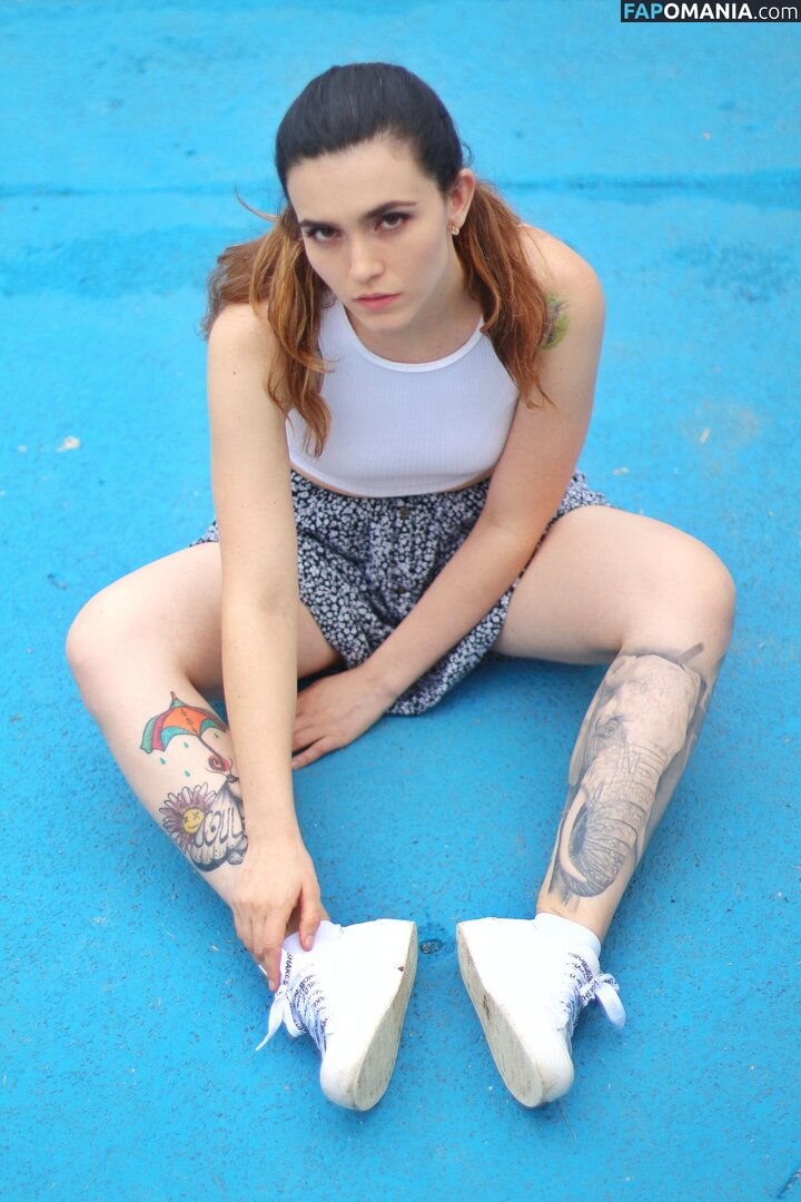 Caroloca Mejía / Helado de Vainilla / chika_bosque / https: / ideas_veg Nudo OnlyFans  Foto trapelata #1