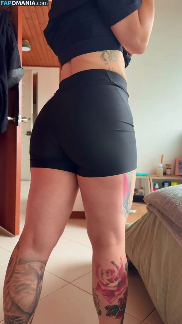 Caroloca Mejía / Helado de Vainilla / chika_bosque / https: / ideas_veg Nudo OnlyFans  Foto trapelata #8