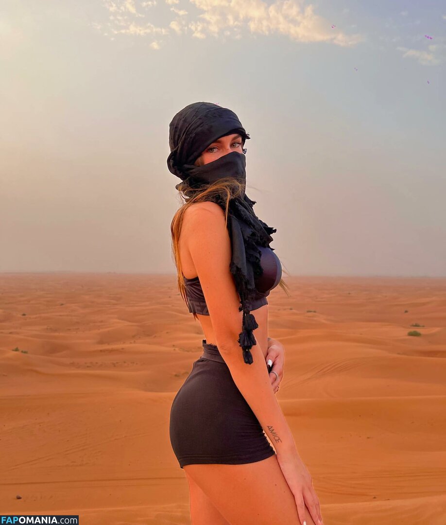 Elisa Esposito / eli.esposito / eli.espositoo / la_prof_eli Nudo OnlyFans  Foto trapelata #30