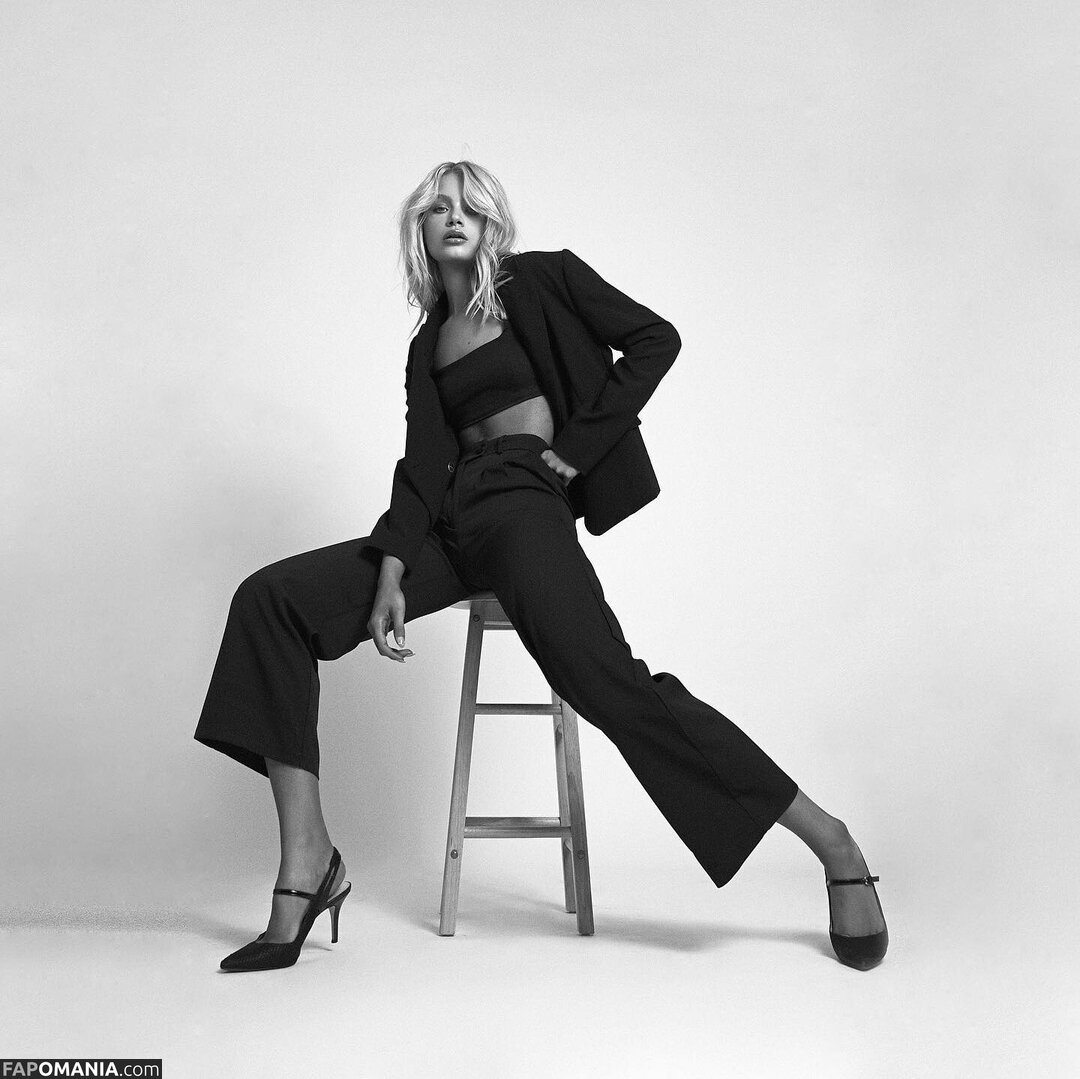 Ella Binney / miss.ella.binney Nudo OnlyFans  Foto trapelata #4