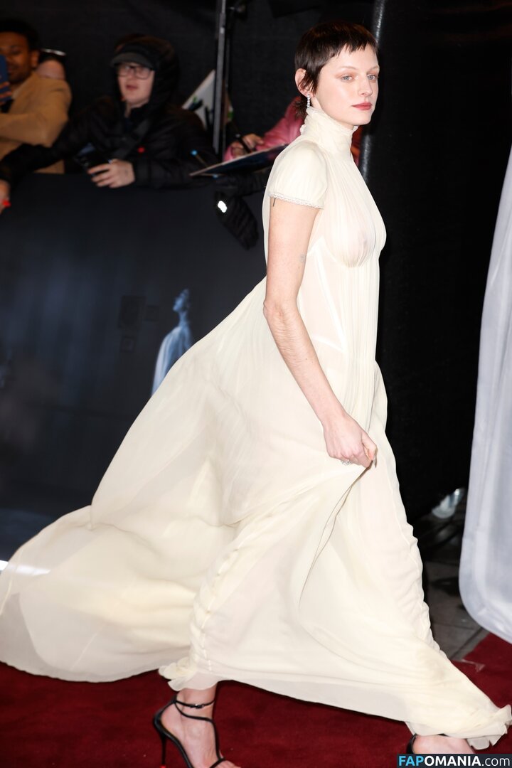 Emma Corrin / emmalouisecorrin Nudo OnlyFans  Foto trapelata #4