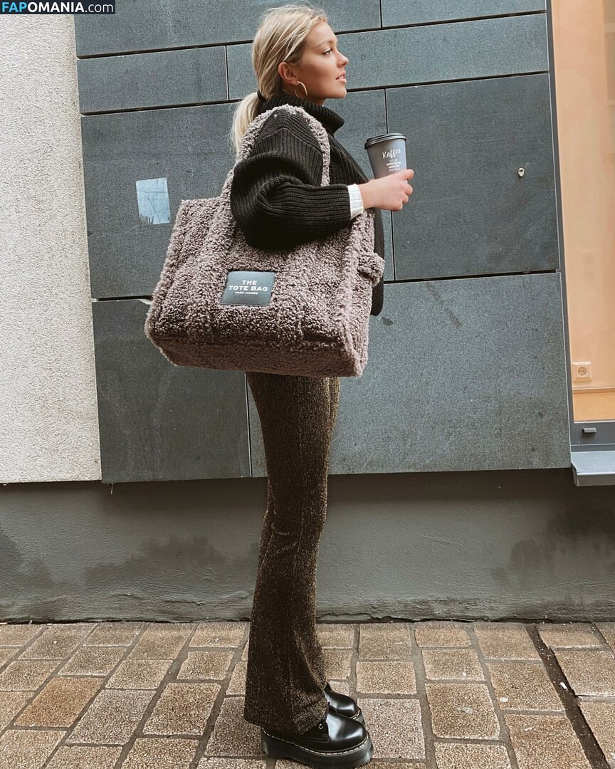 Emma / bunni.emmie / emmachamberlain / kngemma / tinywaistemma Nudo OnlyFans  Foto trapelata #1