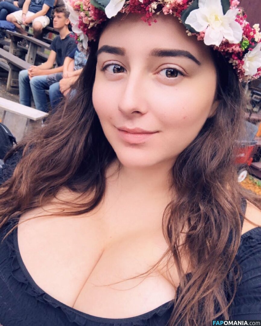 Emma / bunni.emmie / emmachamberlain / kngemma / tinywaistemma Nudo OnlyFans  Foto trapelata #121