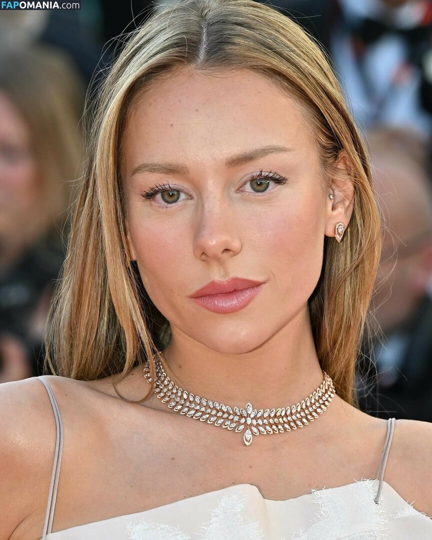 Ester Exposito / ester_exposito / esterexposito Nudo OnlyFans  Foto trapelata #217