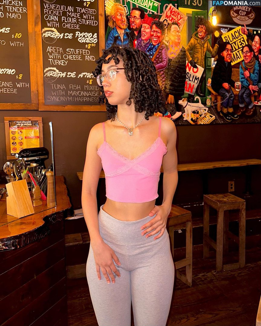 eliana / ewmxt / lalayravo / woahnatty Nudo OnlyFans  Foto trapelata #23