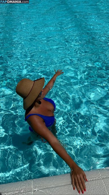 Feyza Akbal / Feyzakball / Foumomy Nudo OnlyFans  Foto trapelata #11