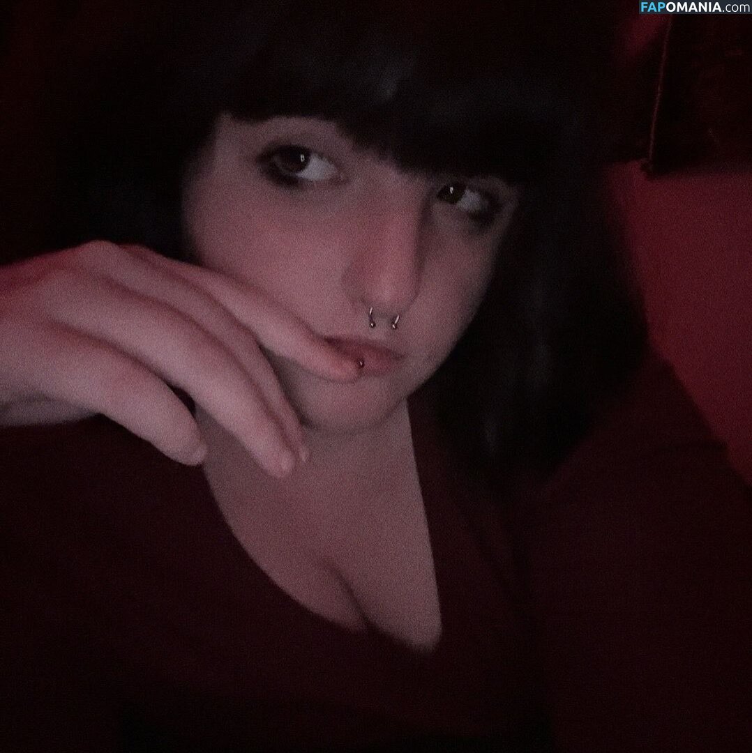 Myka / floral.and.fading._ / lets.cheers.t0.this Nudo OnlyFans  Foto trapelata #2