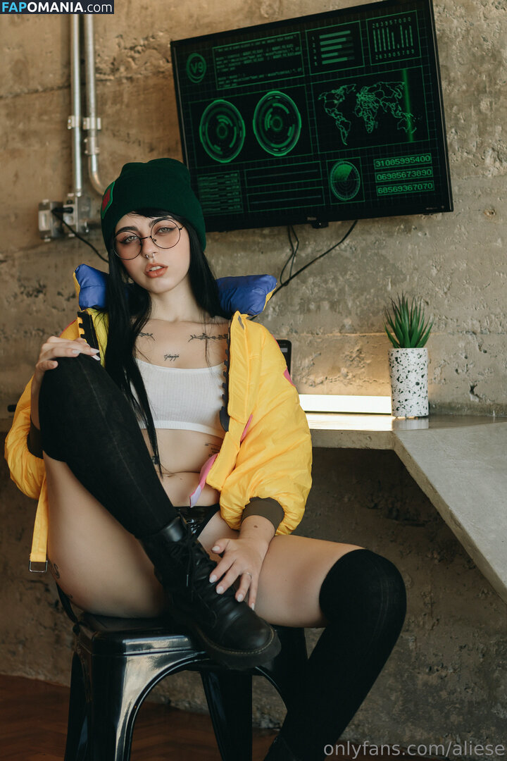 Girls In Combat And Platform Boots Nudo OnlyFans  Foto trapelata #39