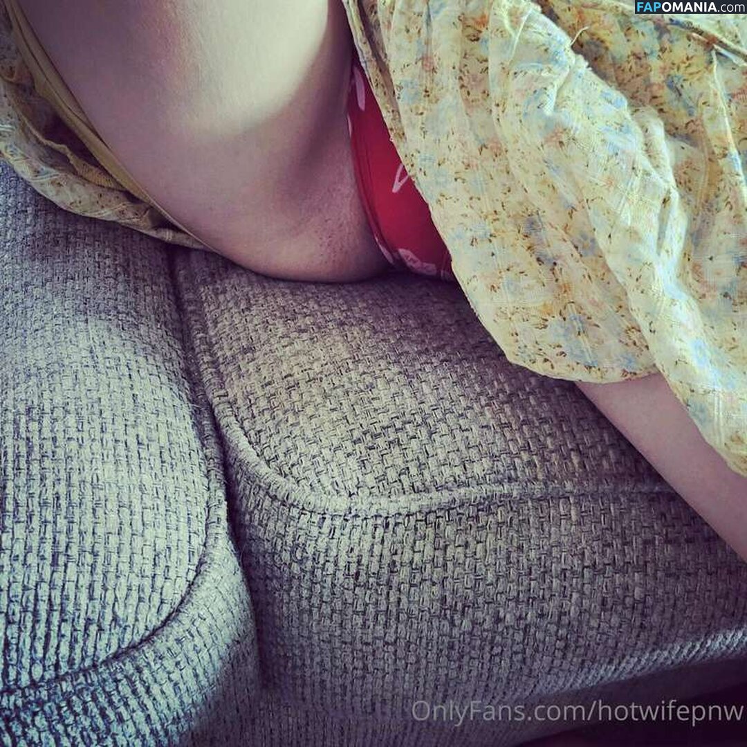 Hotwife J / hotwife_J / hotwifepnw / https: Nudo OnlyFans  Foto trapelata #4