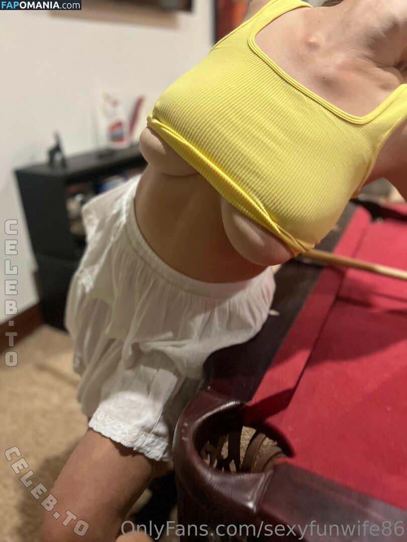 HotYogaWife / blondewife83 / https: Nudo OnlyFans  Foto trapelata #1
