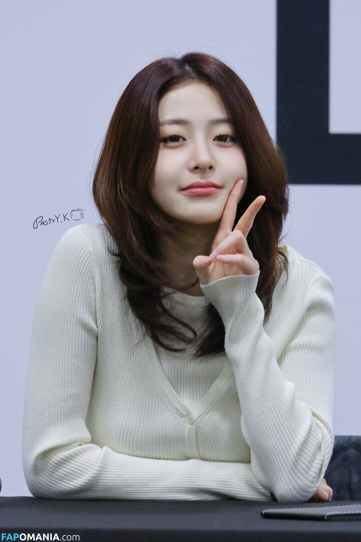 Huh Yunjin 허윤진 / LESSERAFIM / yunjin_lesserafims Nudo OnlyFans  Foto trapelata #4