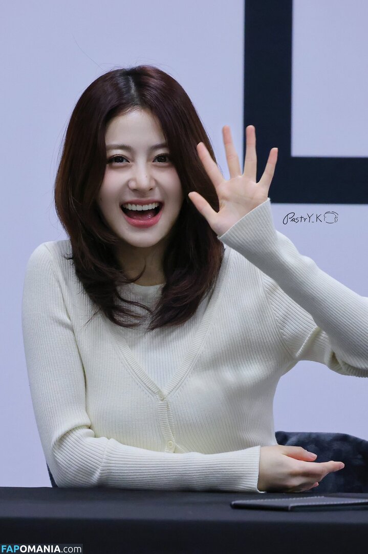 Huh Yunjin 허윤진 / LESSERAFIM / yunjin_lesserafims Nudo OnlyFans  Foto trapelata #7