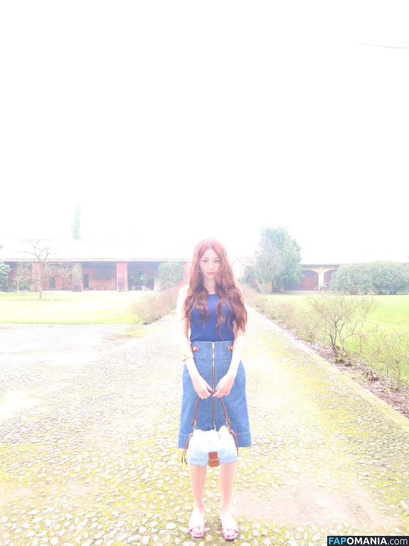 Huh Yunjin 허윤진 / LESSERAFIM / jenaissante Nudo OnlyFans  Foto trapelata #87
