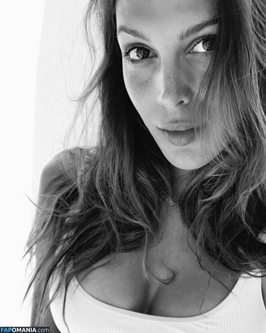 Iris Mittenaere / irismittenaere / summerxiris Nudo OnlyFans  Foto trapelata #36