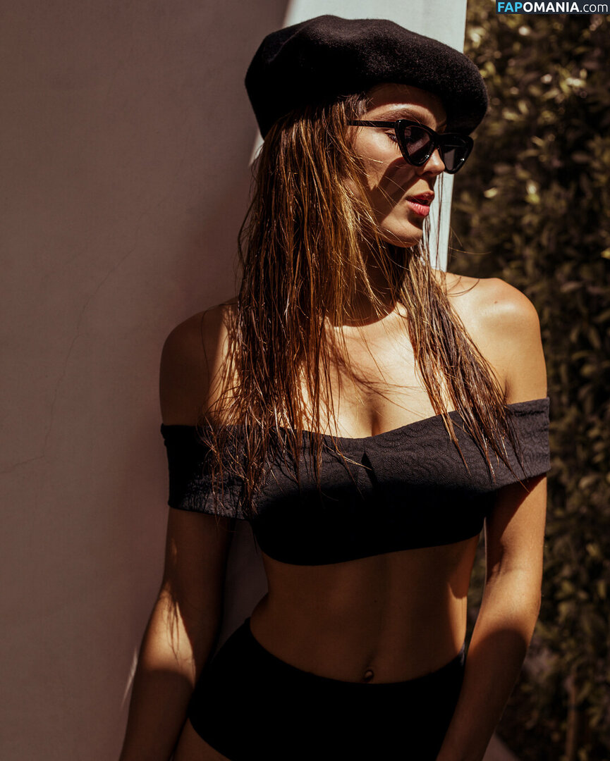 Iris Mittenaere / irismittenaere / summerxiris Nudo OnlyFans  Foto trapelata #39