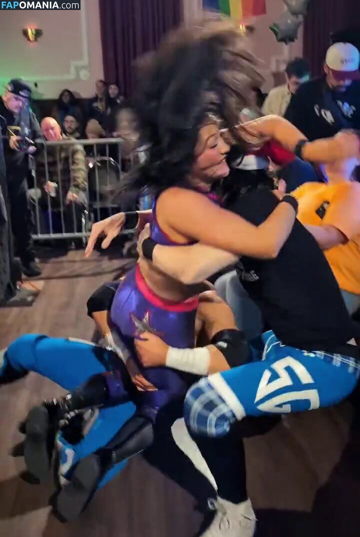 Izzy Moreno  / Izzy Moreno / ItsIzzyMania / itsizzymania Nudo OnlyFans  Foto trapelata #12