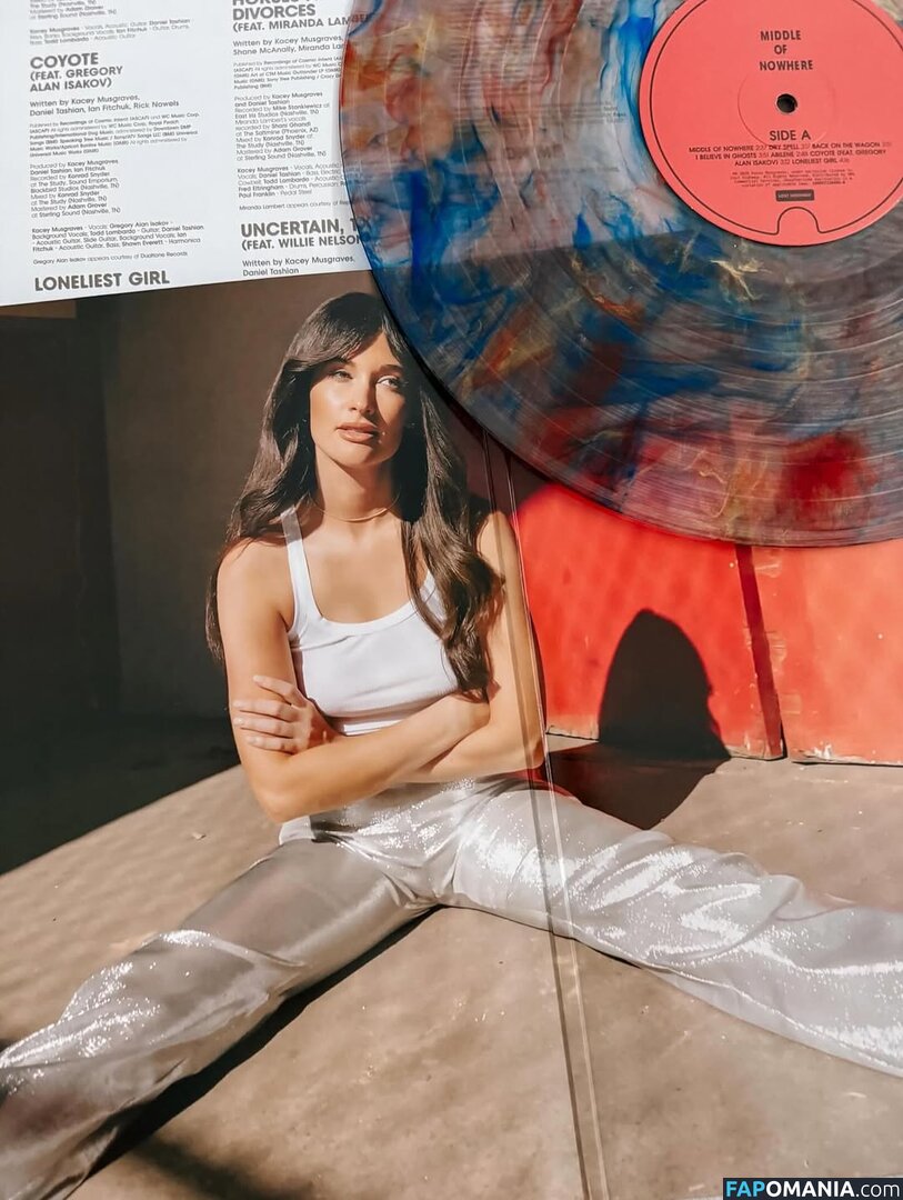 Kacey Musgraves / heavenlyyhazel / spaceykacey Nudo OnlyFans  Foto trapelata #14