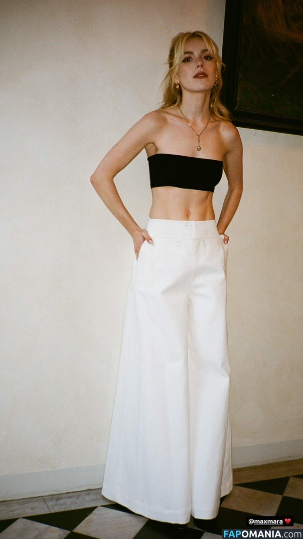 AdventuresSabrina / Kiernan Shipka / kiernanshipka Nudo OnlyFans  Foto trapelata #86