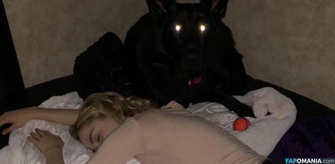 AdventuresSabrina / Kiernan Shipka / kiernanshipka Nudo OnlyFans  Foto trapelata #363