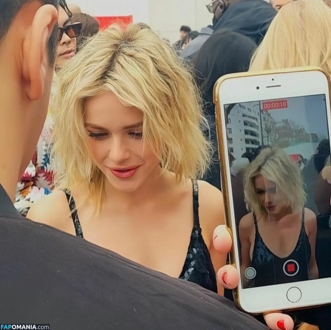 AdventuresSabrina / Kiernan Shipka / kiernanshipka Nudo OnlyFans  Foto trapelata #496