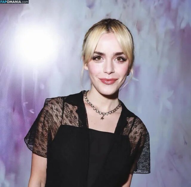 AdventuresSabrina / Kiernan Shipka / kiernanshipka Nudo OnlyFans  Foto trapelata #869