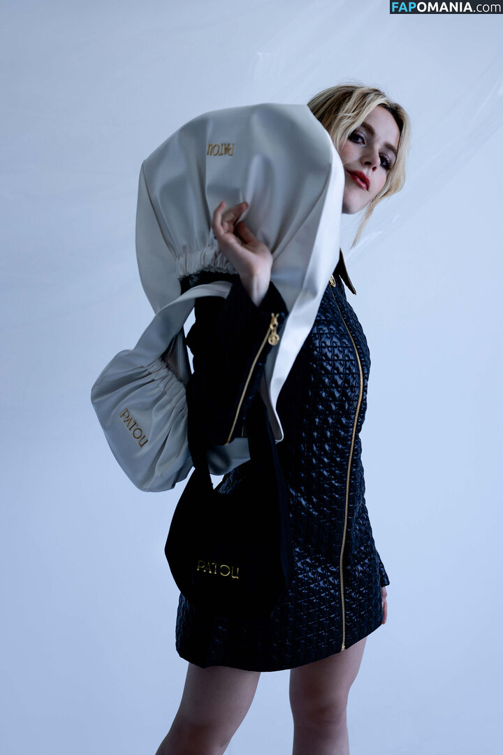 AdventuresSabrina / Kiernan Shipka / kiernanshipka Nudo OnlyFans  Foto trapelata #1532