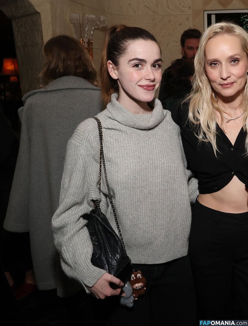 AdventuresSabrina / Kiernan Shipka / kiernanshipka Nudo OnlyFans  Foto trapelata #1551