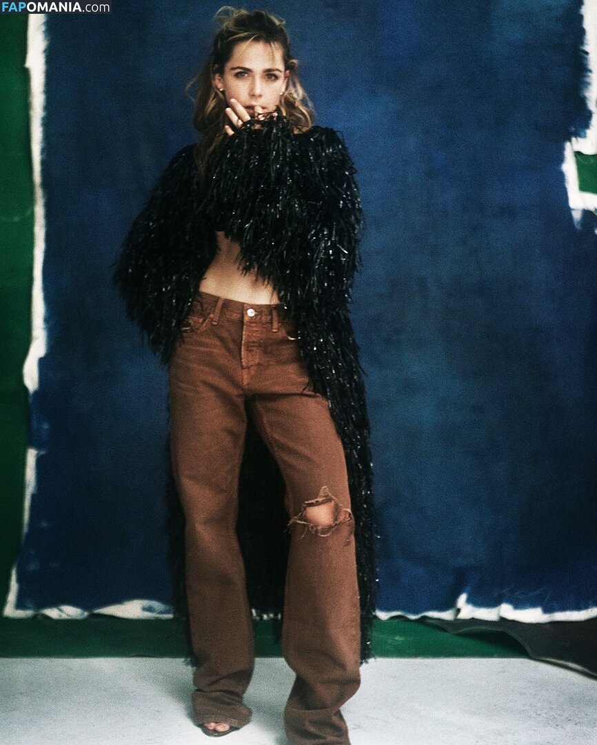 AdventuresSabrina / Kiernan Shipka / kiernanshipka Nudo OnlyFans  Foto trapelata #1554