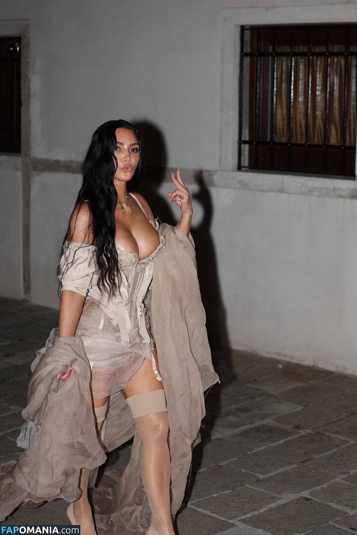 Kim Kardashian / kimkadarshian / kimkardashian Nudo OnlyFans  Foto trapelata #23