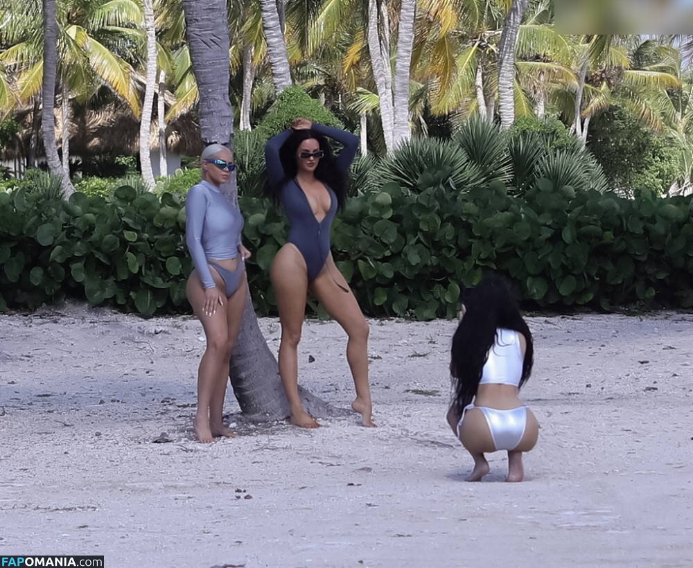 Kim Kardashian / kimkadarshian / kimkardashian Nudo OnlyFans  Foto trapelata #86