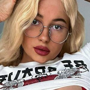 kiss_sophie