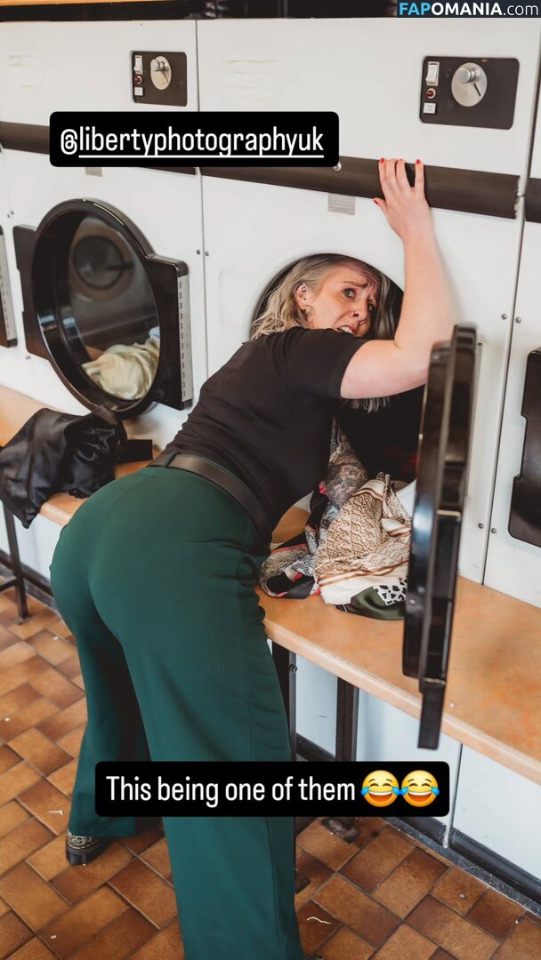 KneeDeepInLife / Laura Belbin / knee_deep_in_life Nudo OnlyFans  Foto trapelata #1