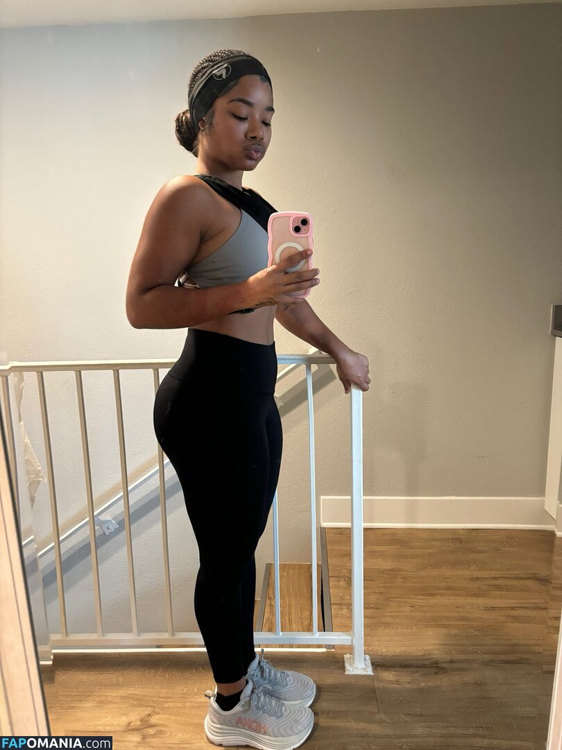 Kyylareneee / kurlykyy / kurrlyyy / kyylarenee Nudo OnlyFans  Foto trapelata #4