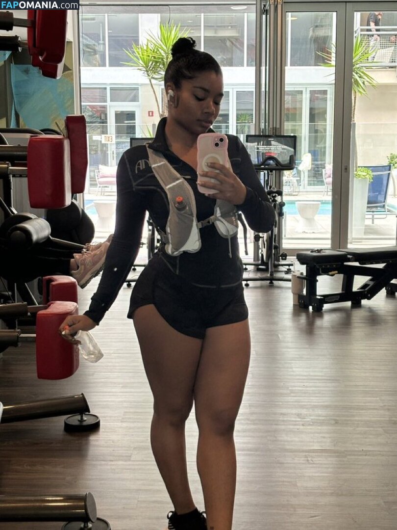 Kyylareneee / kurlykyy / kurrlyyy / kyylarenee Nudo OnlyFans  Foto trapelata #15
