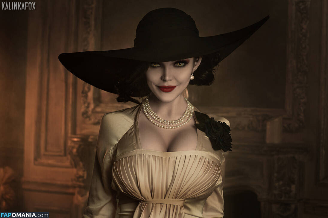 Alcina Dimitrescu and Bela Dimitrescu / Cassandra Dimitrescu / Daniela Dimitrescu / Lady Dimitrescu / ladydumitrescu Nudo OnlyFans  Foto trapelata #1