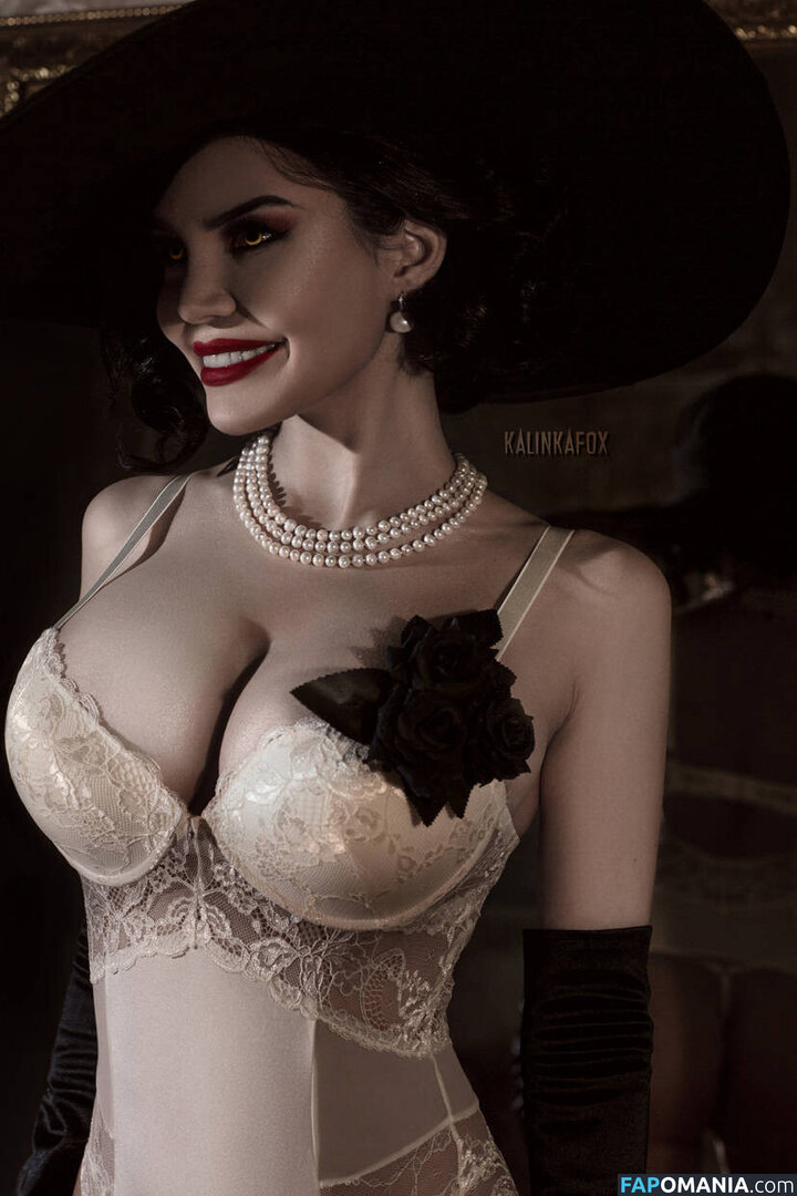Alcina Dimitrescu and Bela Dimitrescu / Cassandra Dimitrescu / Daniela Dimitrescu / Lady Dimitrescu / ladydumitrescu Nudo OnlyFans  Foto trapelata #8