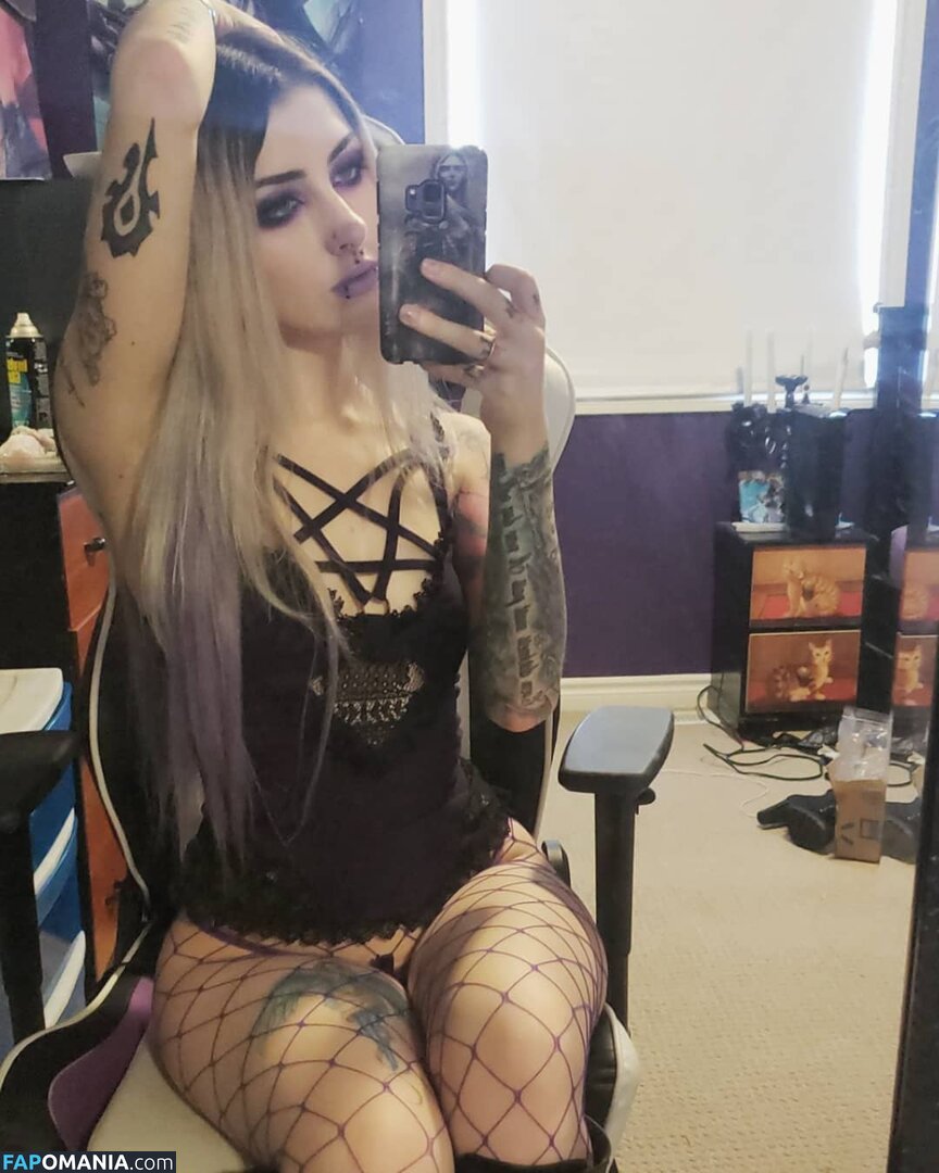 ladysurvival / ladysurvivalwow / onlyfungi Nudo OnlyFans  Foto trapelata #2