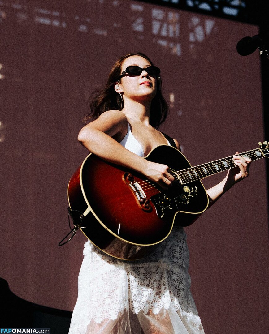 Laufey Lin / laufey Nudo OnlyFans  Foto trapelata #109