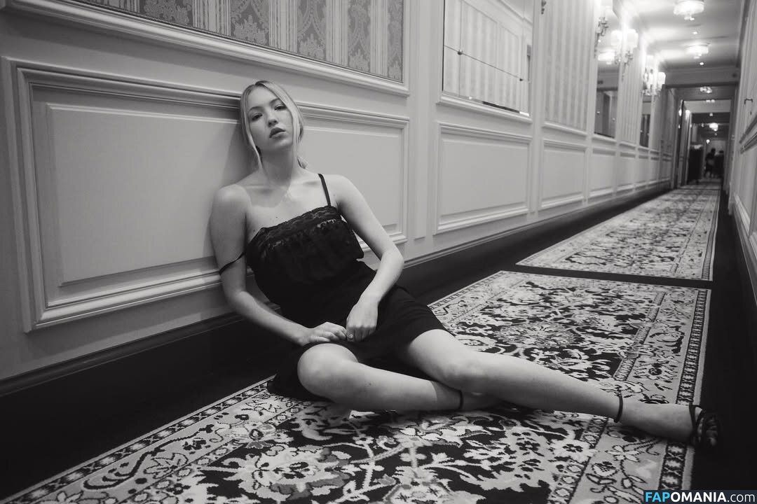 Lila Grace Moss Hack / https: Nudo OnlyFans  Foto trapelata #8