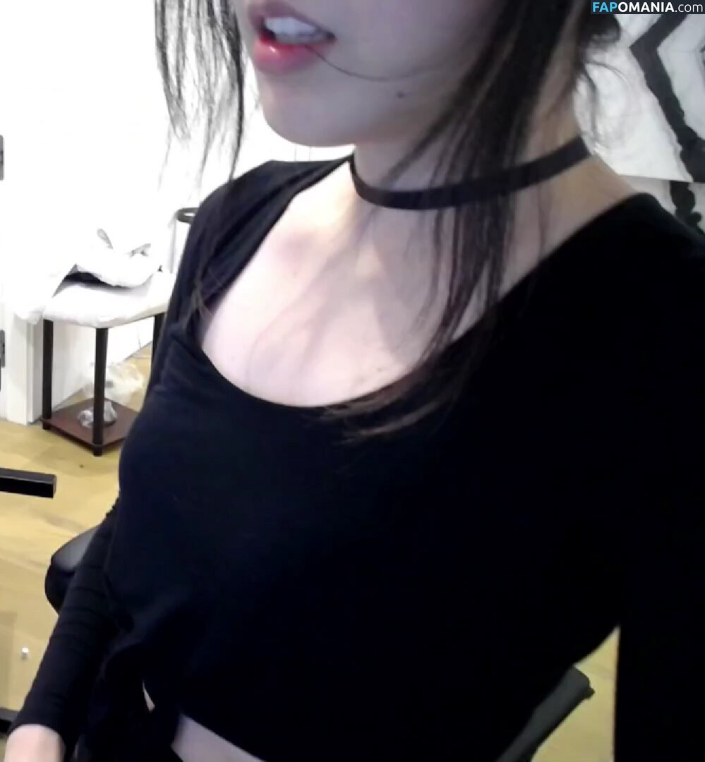 LilyPichu / onlysaber Nudo OnlyFans  Foto trapelata #105