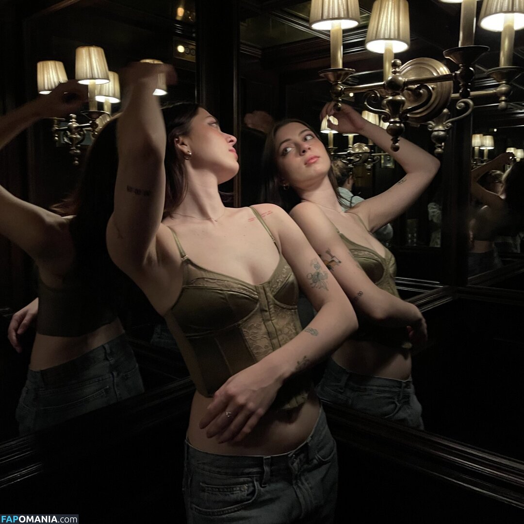 Lizzy McAlpine / jesus_yo / lizzymcalpine Nudo OnlyFans  Foto trapelata #20