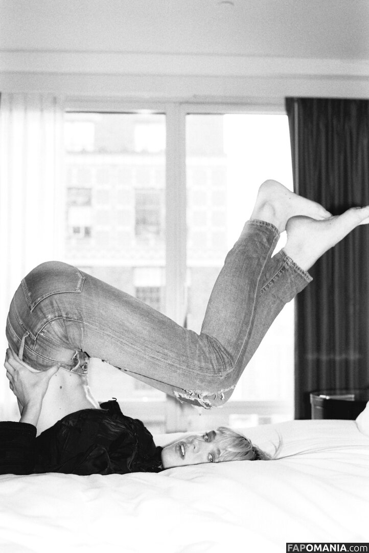 Mackenzie Davis Nudo OnlyFans  Foto trapelata #8