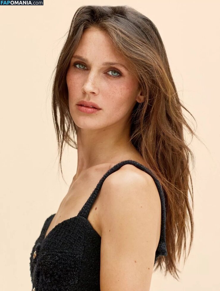 Marine Vacth / https: / marine_vacth / marinvacth Nudo OnlyFans  Foto trapelata #5