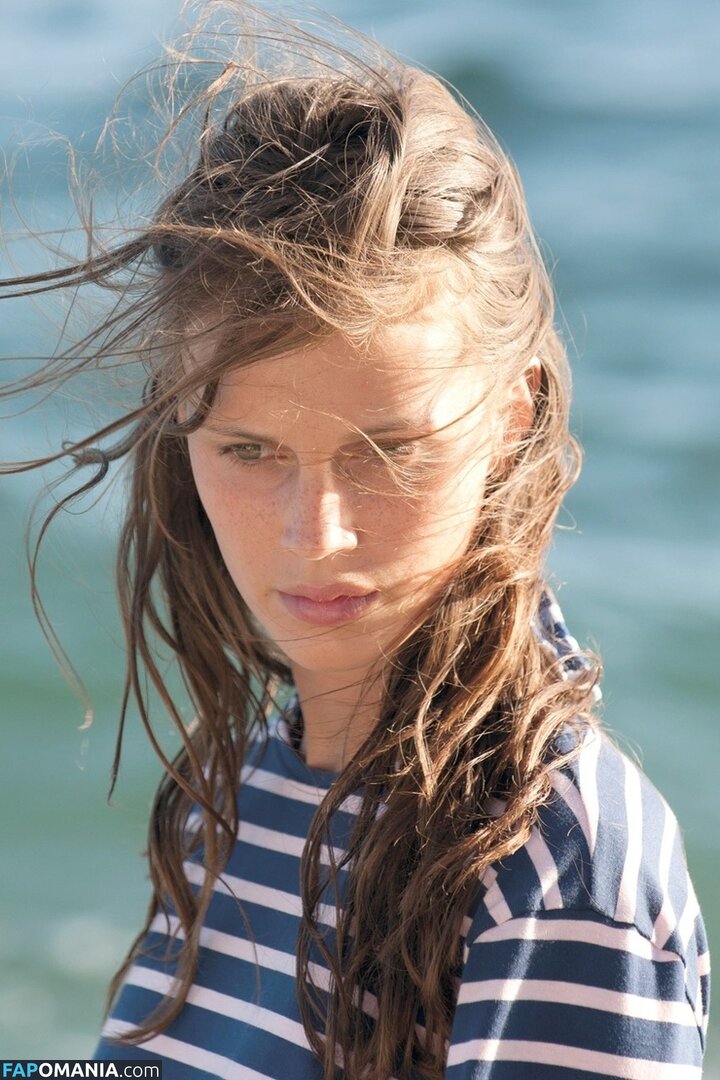 Marine Vacth / https: / marine_vacth / marinvacth Nudo OnlyFans  Foto trapelata #8