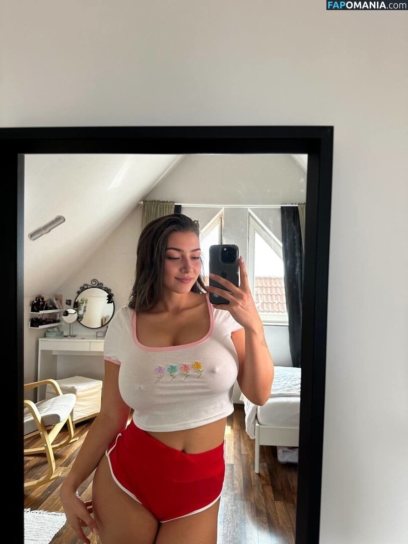 Maya Singer / Mayasinger19 / mayasinger / mayawithgcups Nudo OnlyFans  Foto trapelata #28