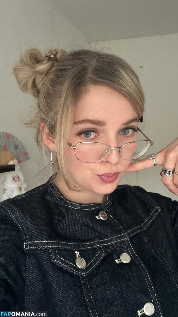 37521291 / Meg Mills / carecharmer Nudo OnlyFans  Foto trapelata #2