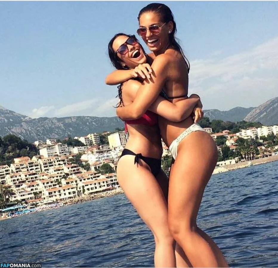 LM Reactions / LMreaction / Milena And Lola / milena.lola Nudo OnlyFans  Foto trapelata #77