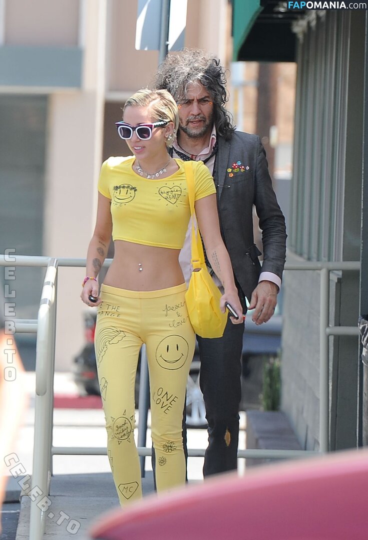 Miley Cyrus / https: / mileycyrus Nudo OnlyFans  Foto trapelata #6