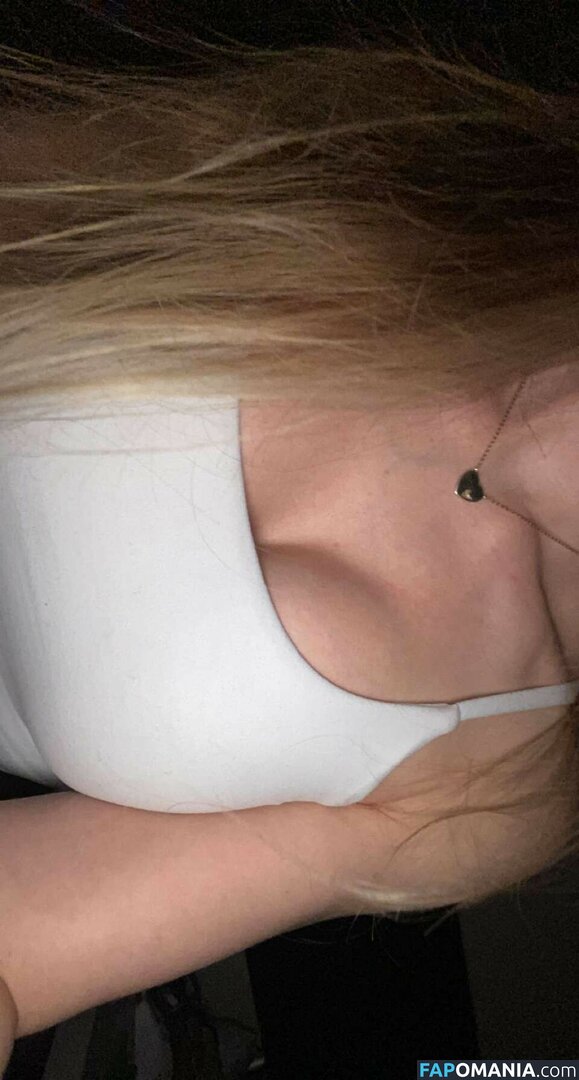Mira Szalma / https: / mira.004 Nudo OnlyFans  Foto trapelata #7